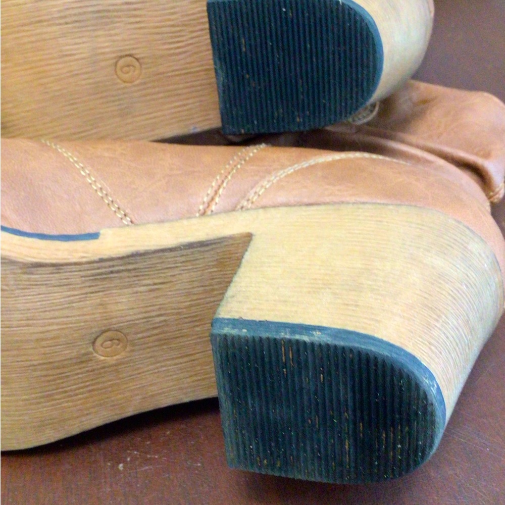 Charles Albert short tan western style boot with heel size 9 - Picture 8 of 12